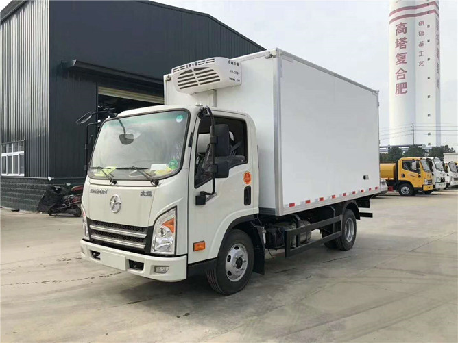 藍(lán)牌大運(yùn)冷藏車 