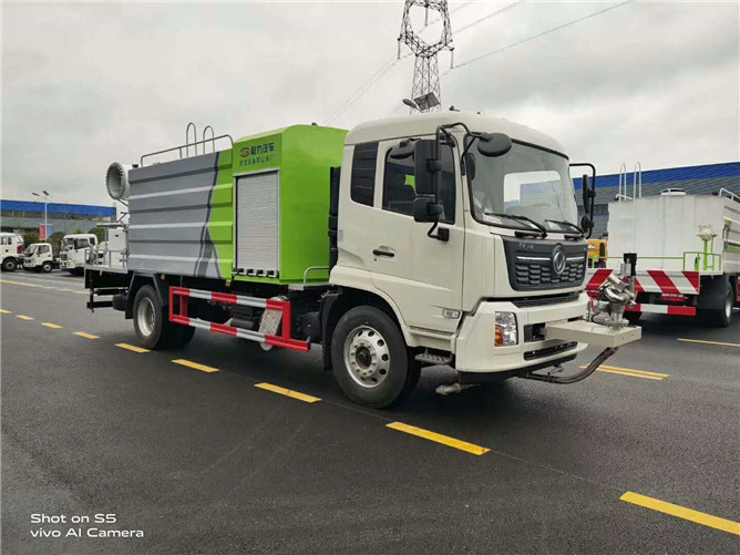 12立方東風(fēng)多利卡D9抑塵車(chē) 