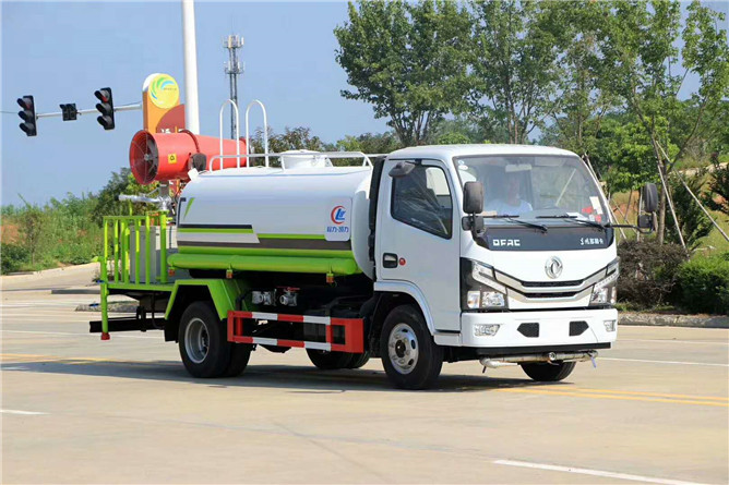 5立方東風(fēng)抑塵噴霧車(chē) 