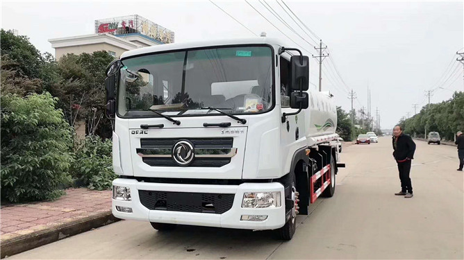 國(guó)六東風(fēng)多利卡D9抑塵車(chē) 